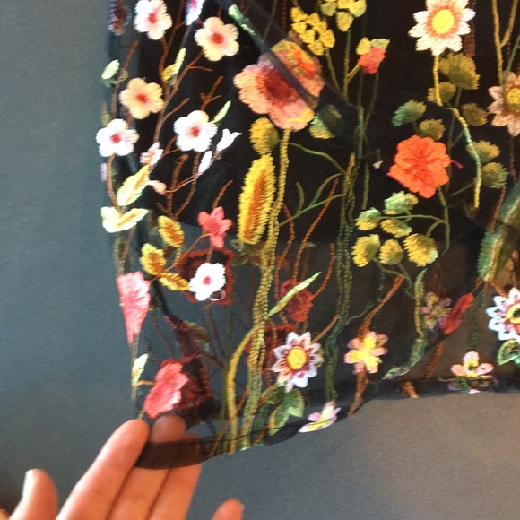 Black Floral Embroidered Promesa Dress - Picture 5 of 8